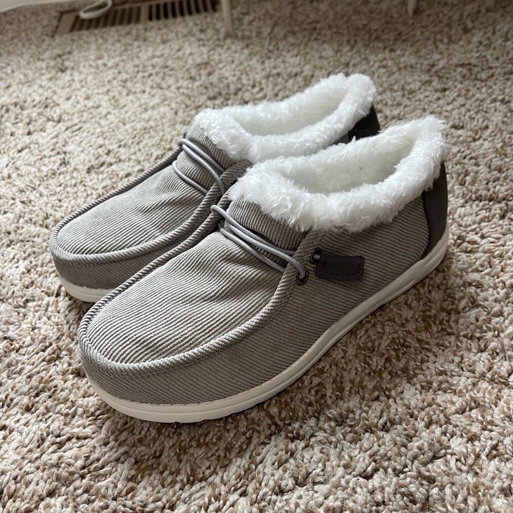 OFFBRAND Hey Dude Wendy- Size 6